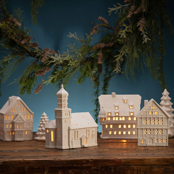 Lichthaus Kirche Wasserburg aus Porzellan in Weiß