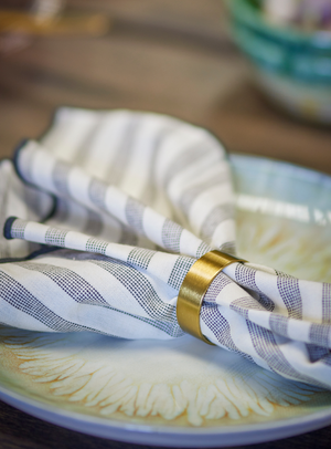 Goldene Serviettenringe aus Messing (4er-Set)