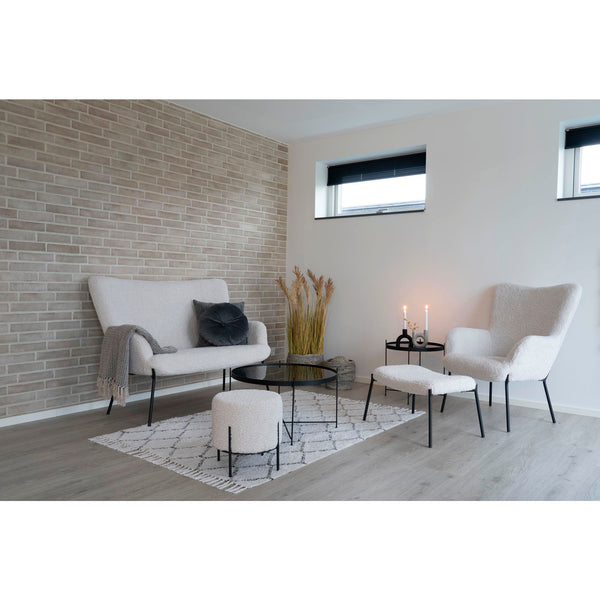 Glasgow Fußhocker aus weißem Kunstlammfell mit schwarzen Beinen