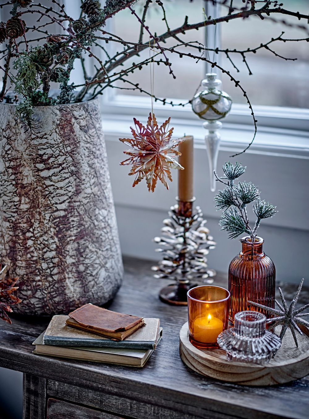 Rundes Tablett mit Teelichthaltern in braun aus Glas