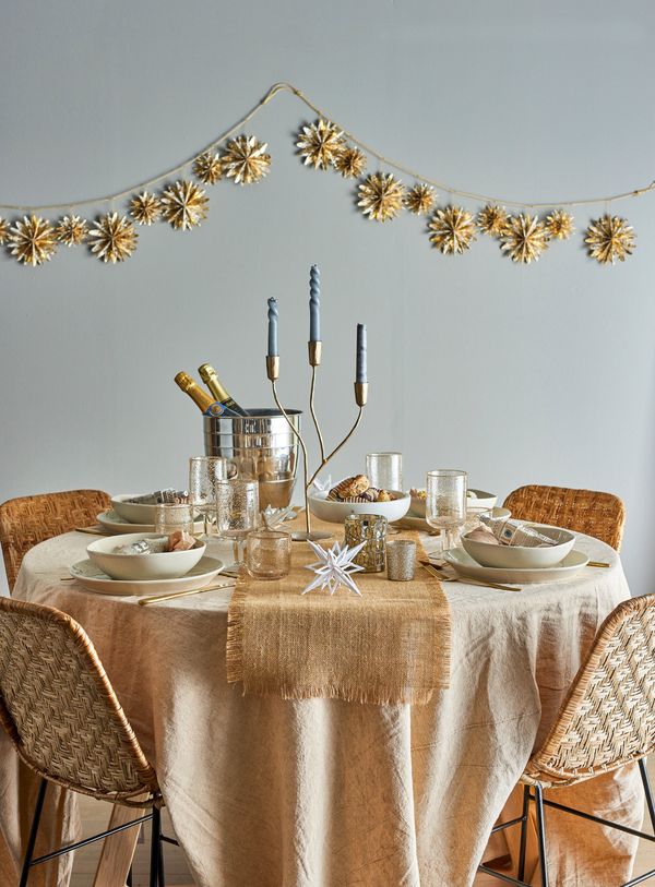 Dreiflammiger Kerzenhalter in gold aus Metall