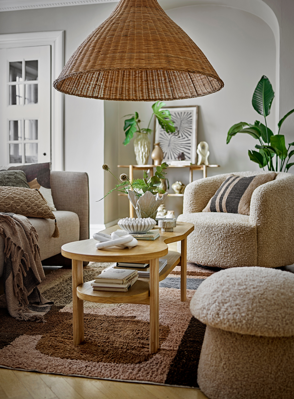 Drehbarer Loungesessel in Natur mit weichem Teddy-Bezug