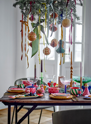 Engelsfiguren in bunt aus Steingut