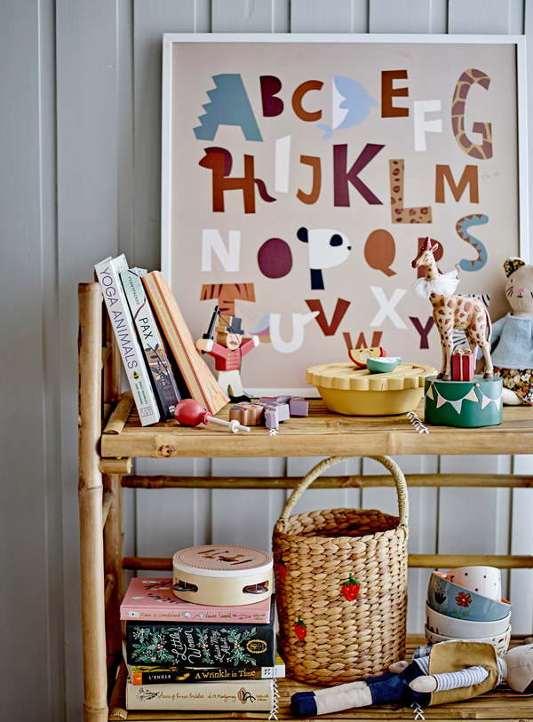 ABC-Illustration im weißen Kiefernrahmen