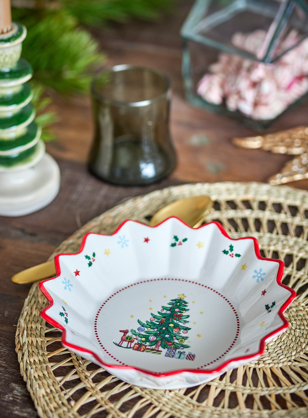 Weihnachtsbaum-Motiv-Schale in rot aus Keramik