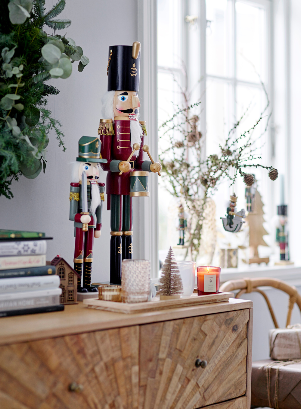 Nussknacker-Deko in bunt aus Kiefernholz, 2er-Set