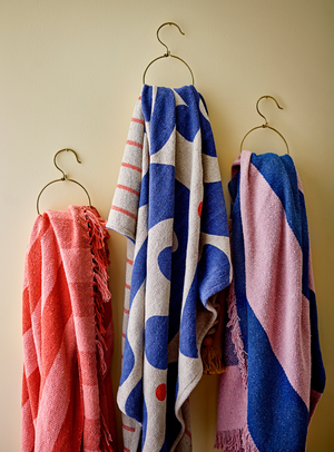 Decke aus recycelter Baumwolle mit Muster & Quasten