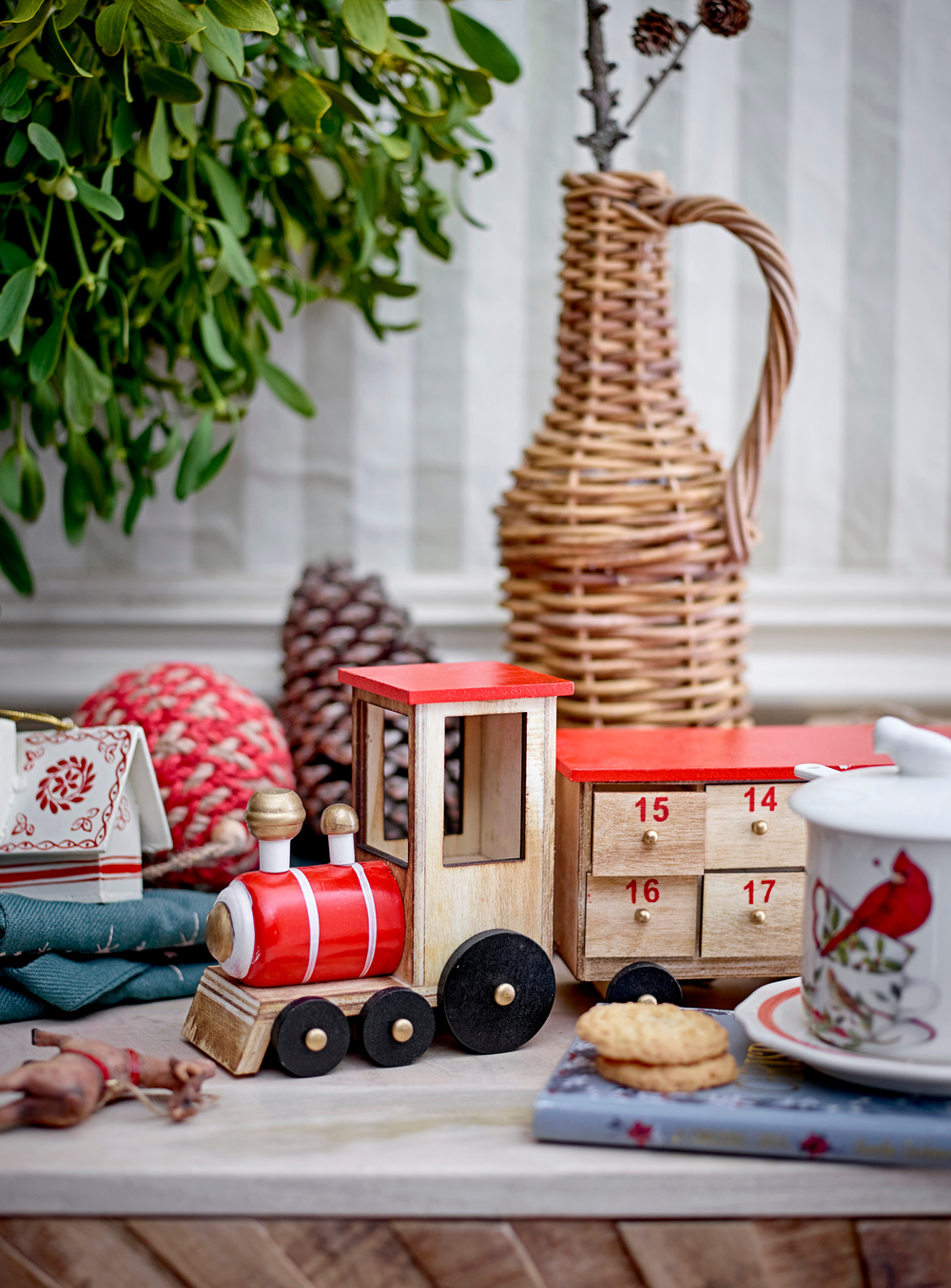Adventskalender-Zug in natur aus Paulowniaholz