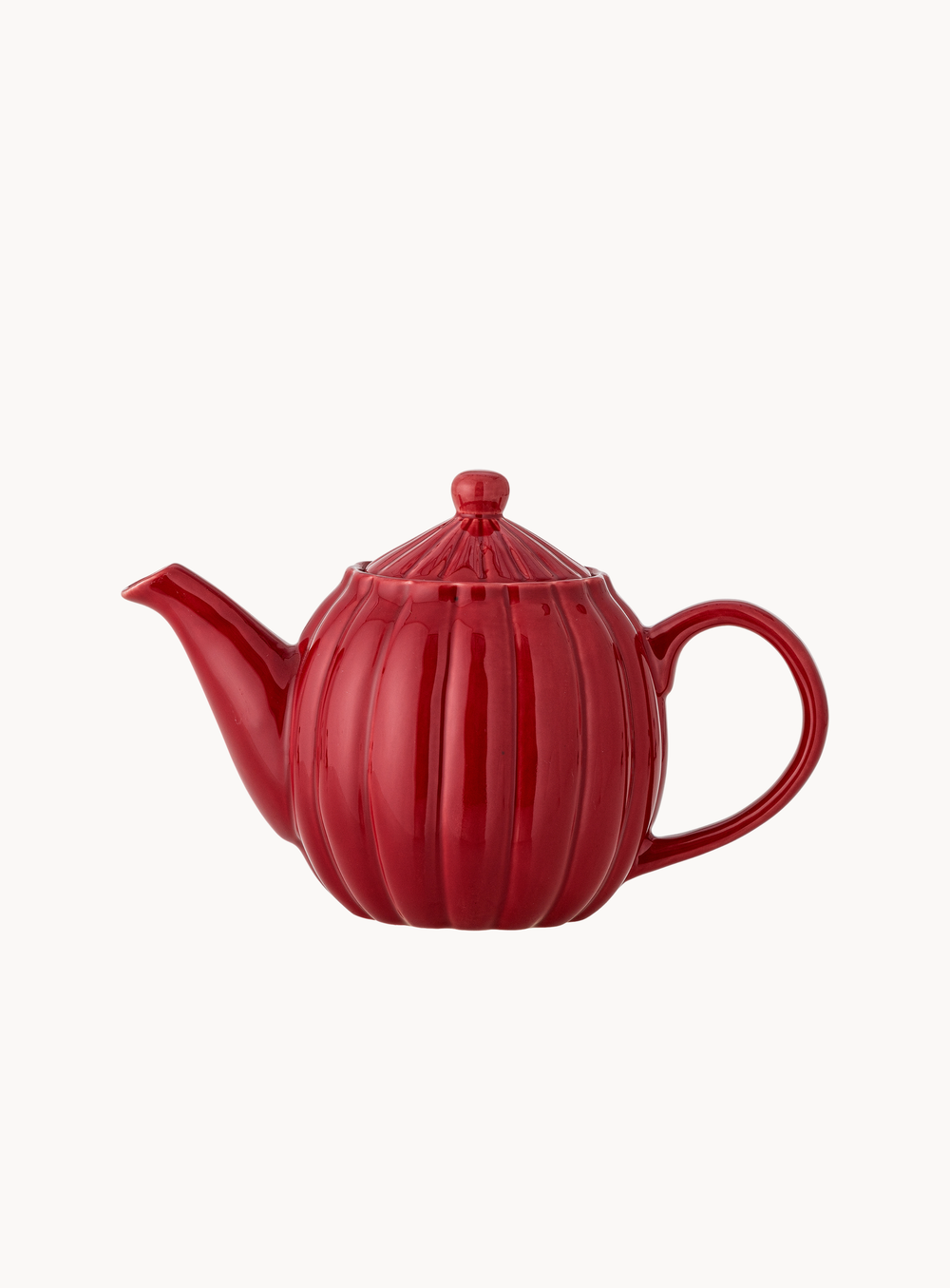 Rote Steingut-Teekanne mit vertikaler Struktur
