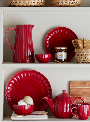 Rote Steingut-Schale mit durchgefärbter Glasur