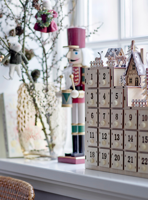 Nussknacker-Deko in bunt aus Kiefernholz, 2er-Set