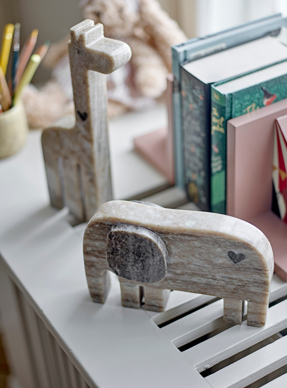 Giraffenfigur aus natürlichem Marmor mit Herz