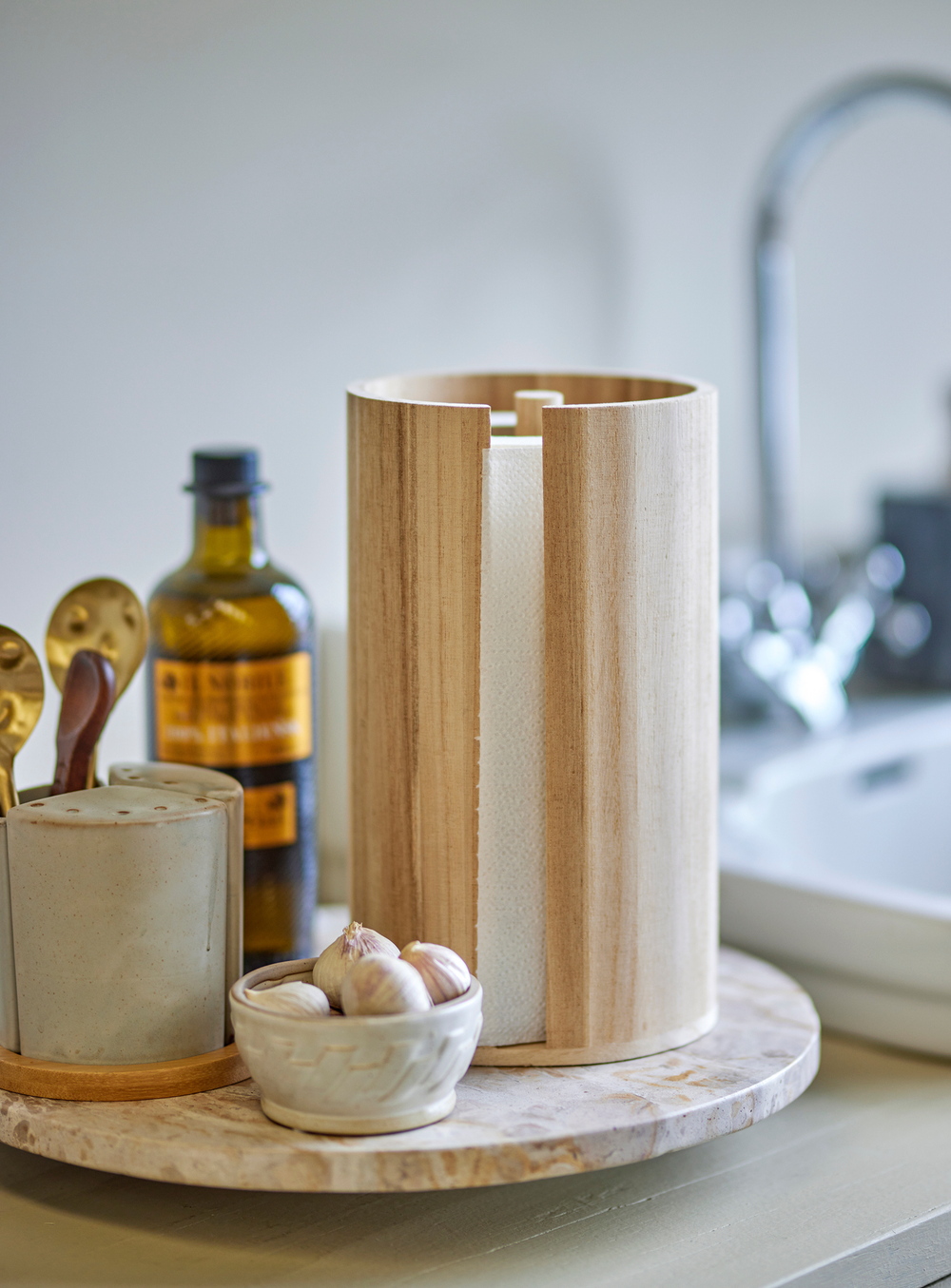 Küchenrollenständer aus Paulownia-Holz in Natur