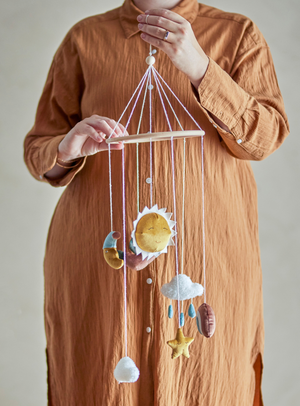 Mobile mit Sonne & Mond aus weichen Materialien