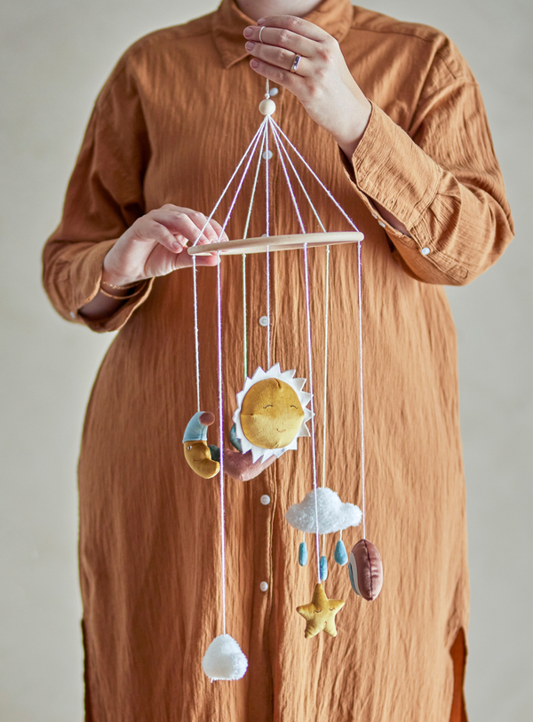 Mobile mit Sonne & Mond aus weichen Materialien
