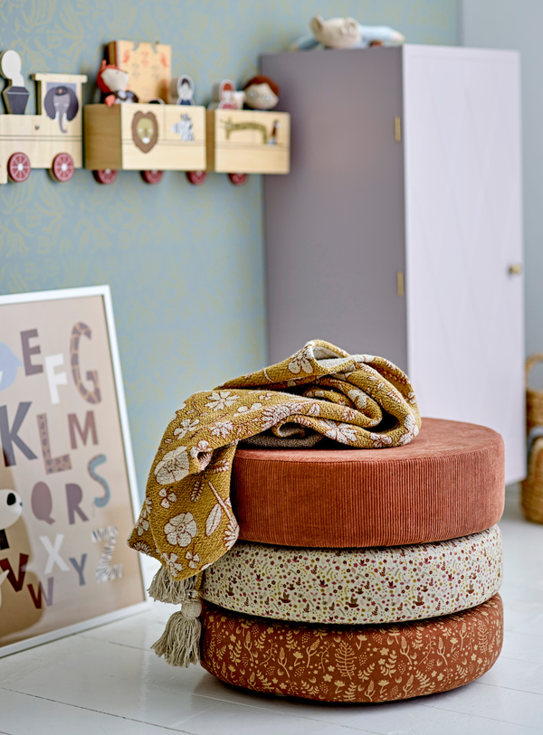 ABC-Illustration im weißen Kiefernrahmen