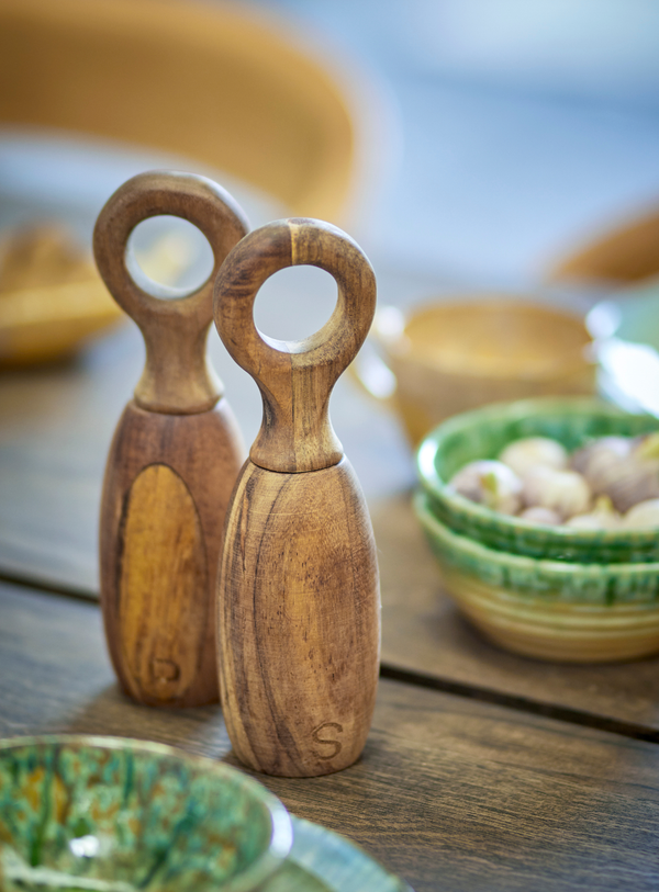 Salz- und Pfeffermühlen aus Akazienholz mit Grifföffnung (2er-Set)