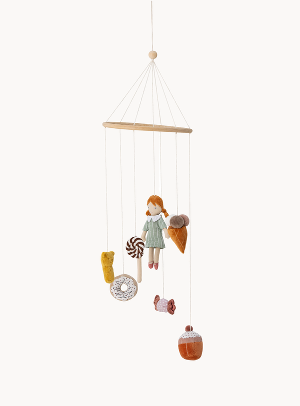 Baumwoll-Mobile in Braun mit Mädchen- und Bonbonmotiven