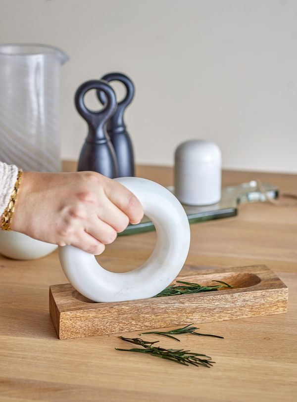 Manuella Mörser und Stößel aus Mangoholz und Marmor