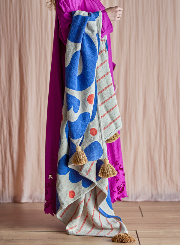 Decke aus recycelter Baumwolle mit Muster & Quasten