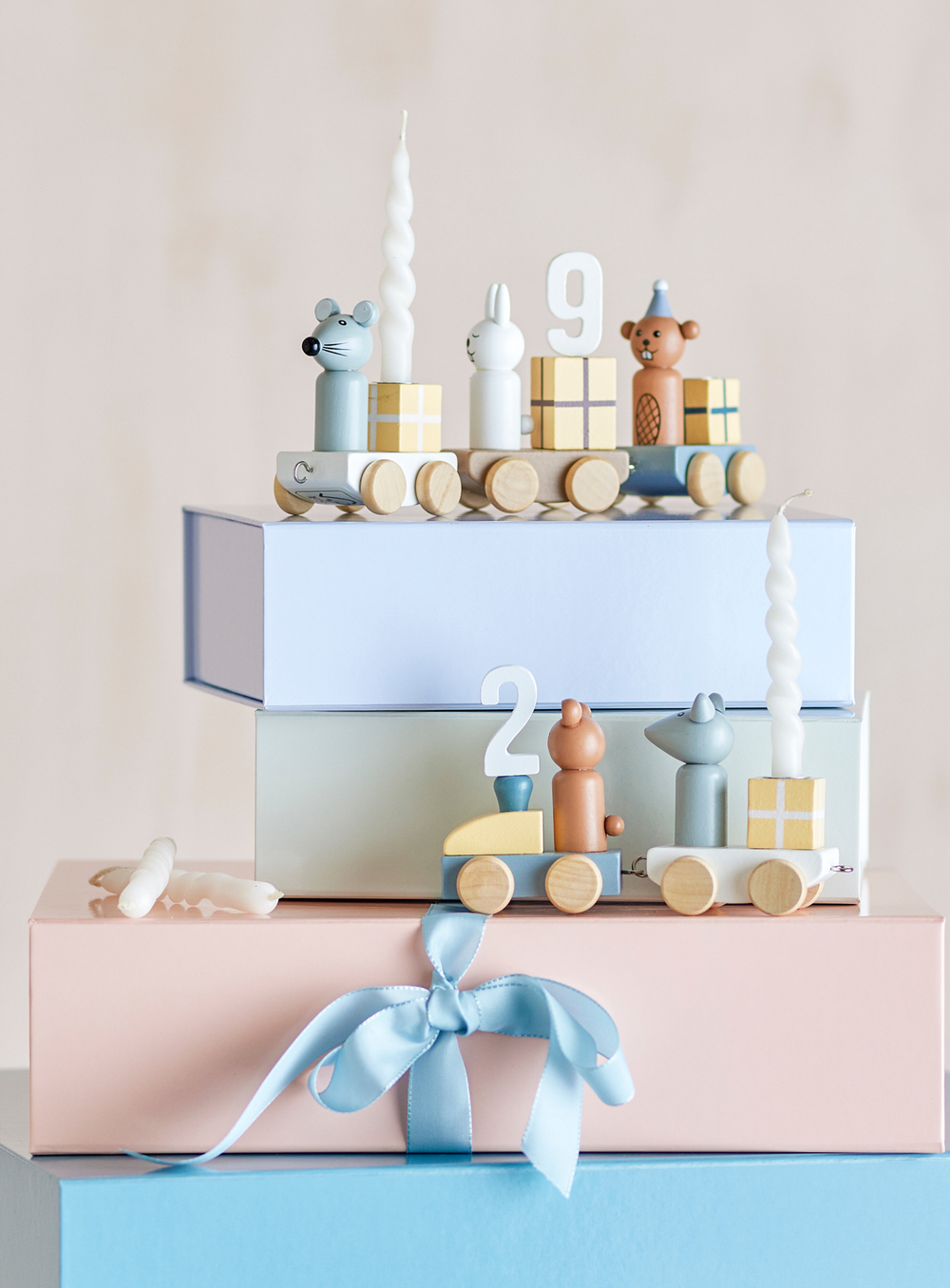 Bunter Geburtstagszug aus FSC®-Holz