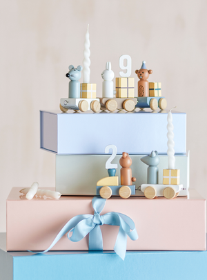 Bunter Geburtstagszug aus FSC®-Holz