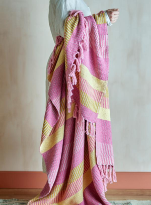 Decke in Pink aus recycelter Baumwolle
