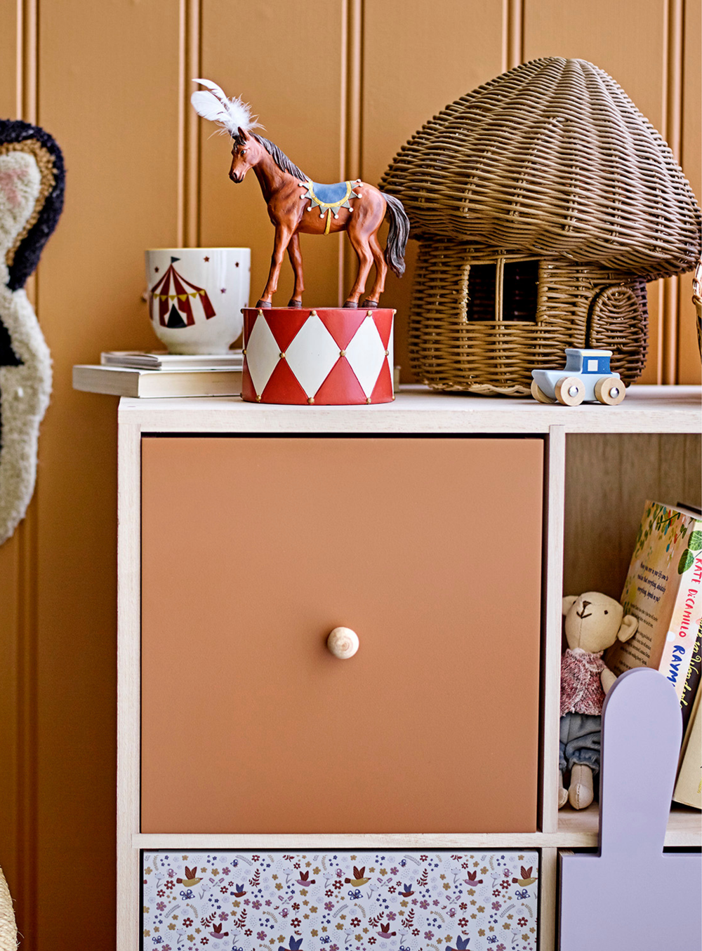 Bunte Zirkuspferd-Figur aus Polyresin