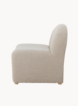 Bouclé-Loungesessel in Natur mit skulpturaler Form