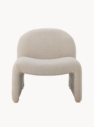 Bouclé-Loungesessel in Natur mit skulpturaler Form
