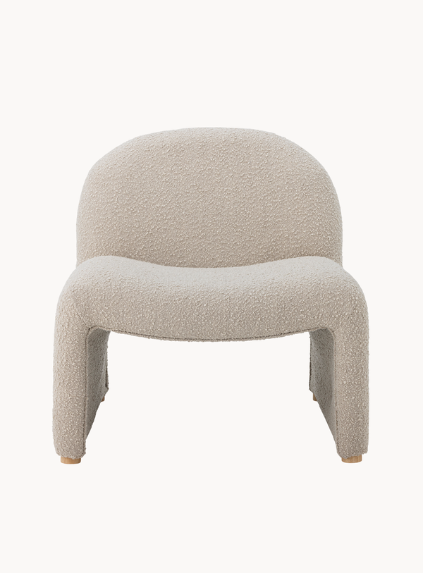 Bouclé-Loungesessel in Natur mit skulpturaler Form