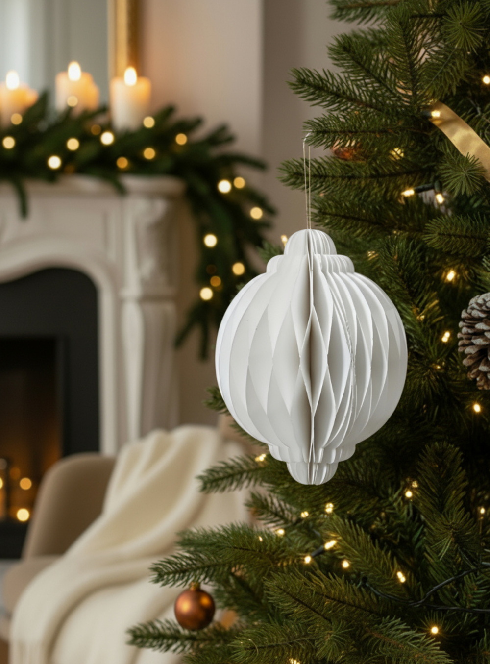 Dekorativer Papierkugel in Weiß