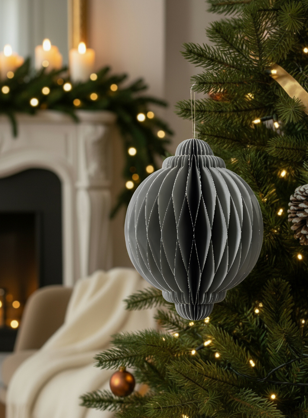 Dekorativer Papierkugel in Grau