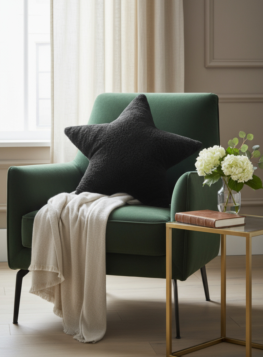 Weiches Sternkissen aus Plüsch in Grau